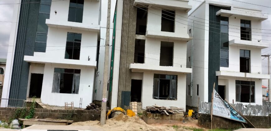 5 BEDROOMS FULLY DETACHED HOUSES