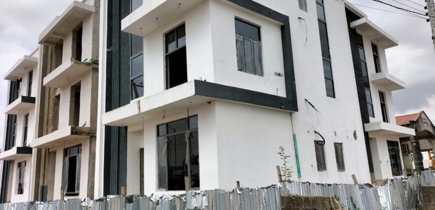 5 BEDROOMS FULLY DETACHED HOUSES