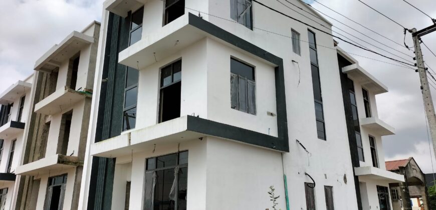 5 BEDROOMS FULLY DETACHED HOUSES