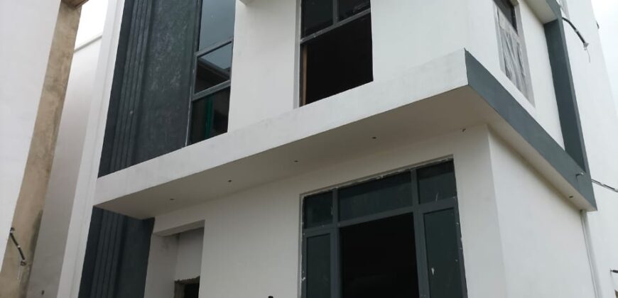 5 BEDROOMS FULLY DETACHED HOUSES