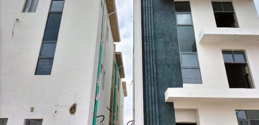 5 BEDROOMS FULLY DETACHED HOUSES