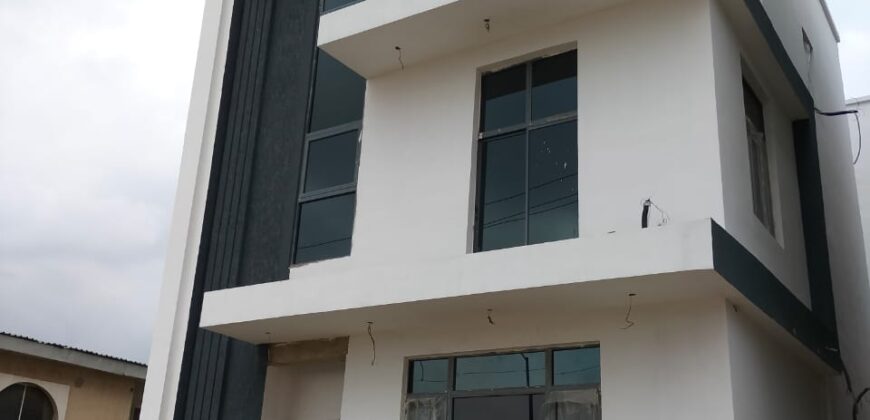 5 BEDROOMS FULLY DETACHED HOUSES