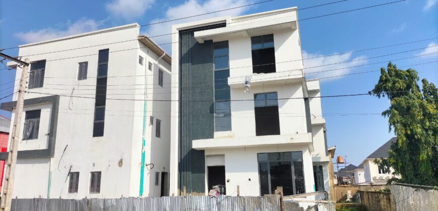 5 BEDROOMS FULLY DETACHED HOUSES